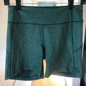 Outdoor Voices Warmup Short (size Medium)